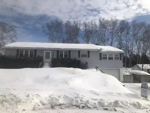 141 Ohio St, Millinocket, ME 04462 photo 1