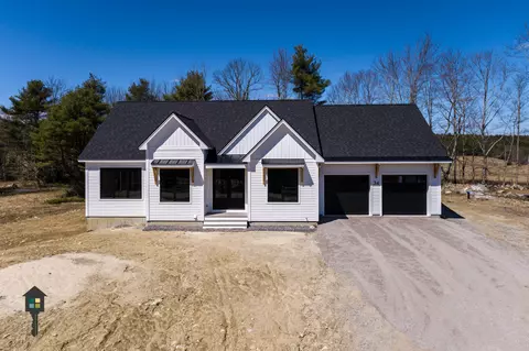 34 Halcyon Dr, Topsham, ME 04086
