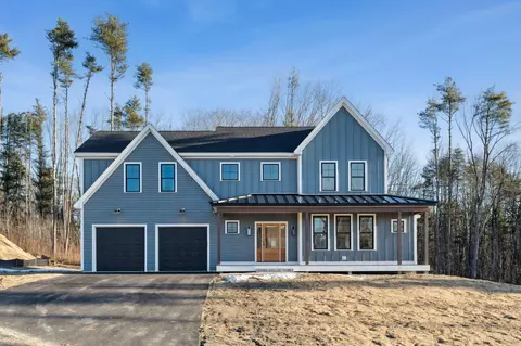 26 Eagles Ln, Falmouth, ME 04105