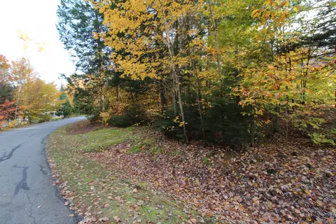 32 Londonderry Ln, Belfast, ME 04915