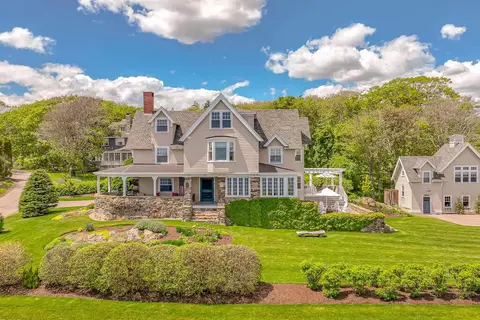 212 Ocean Ave, Kennebunkport, ME 04046