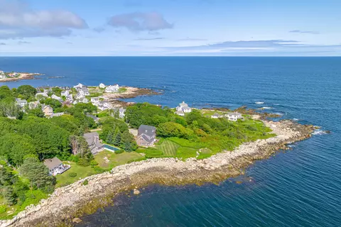 4 Brackett Point Rd, Biddeford, ME 04005