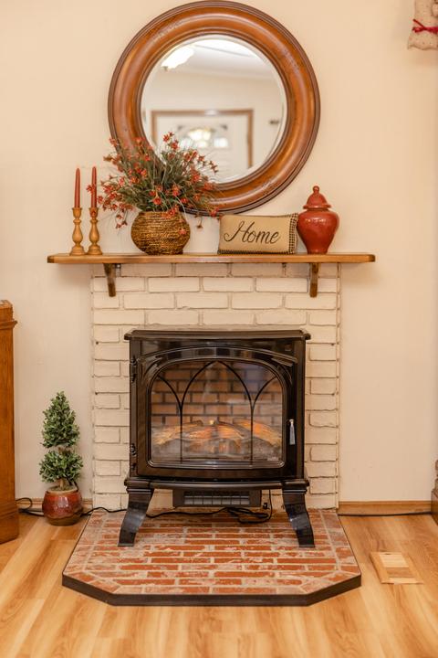 24 Chickadee Dr, Alfred, ME 04002