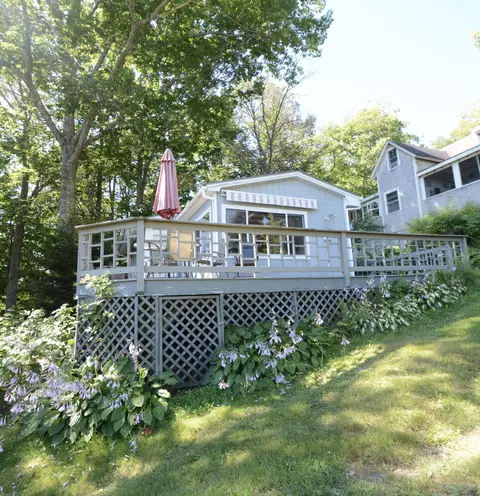 5 Fourth St, Northport, ME 04849