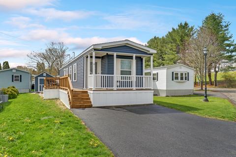 4 Blackberry Pl, Kittery, ME 03904