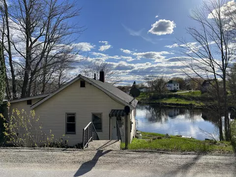 45 Mackenzie Ave, Lincoln, ME 04457