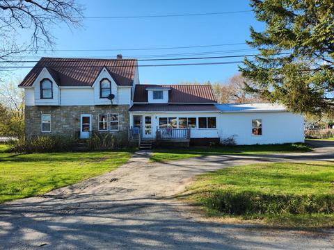 4 Emmett St, Enfield, ME 04493