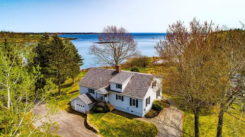86 Main St, Gouldsboro, ME 04607