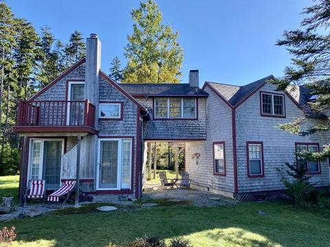 75 Boy Scout Point Rd, Vinalhaven, ME 04863