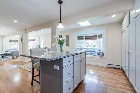2 Dearborn Dr, Cape Elizabeth, ME 04107