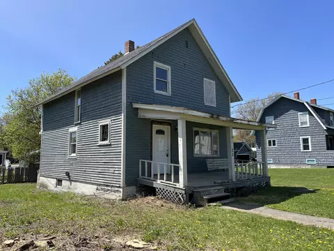 23 Vaughn St, Caribou, ME 04736