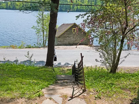319 Greenwood Rd, Greenwood, ME 04255