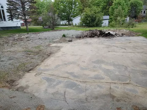 28 Meadow St, Bingham, ME 04920