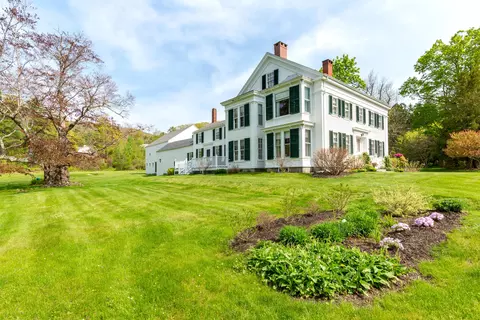 42 High St, Camden, ME 04843