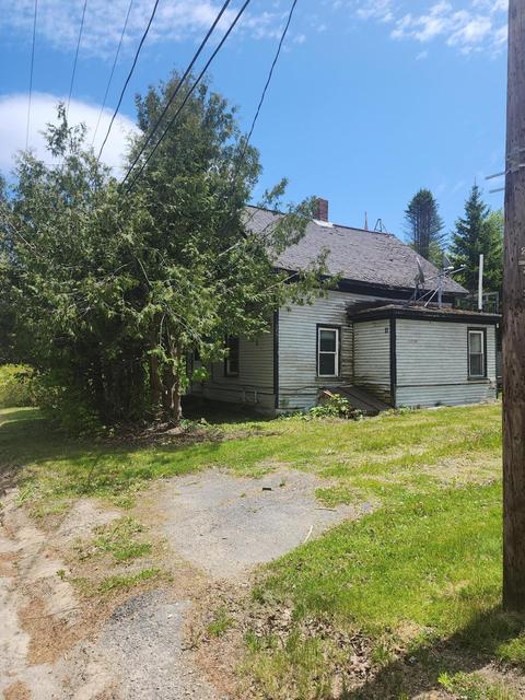 11 E Main St, Monroe, ME 04951