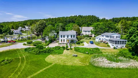 8 East Ln, Bath, ME 04530