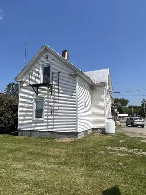 4 St Mark St, Skowhegan, ME 04976