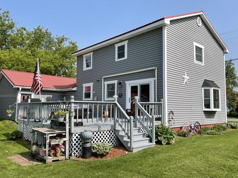 1 Dobson St, Presque Isle, ME 04769