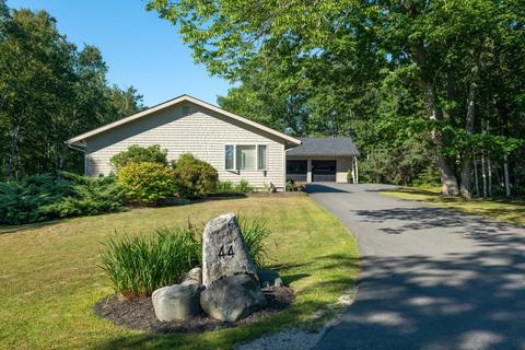 44 Latour St, Castine, ME 04421