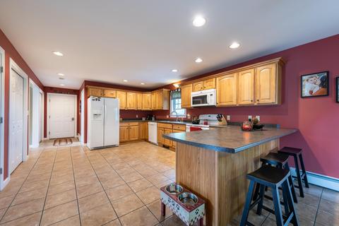 25 Constitution Ave, Hampden, ME 04444
