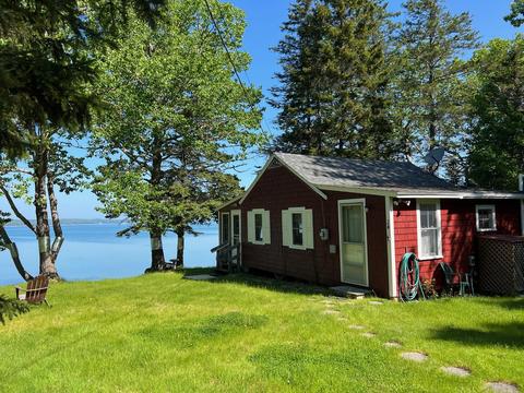 24 Clam Cove Ln, Brooklin, ME 04616