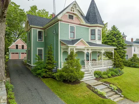 7 Hyler St, Thomaston, ME 04861
