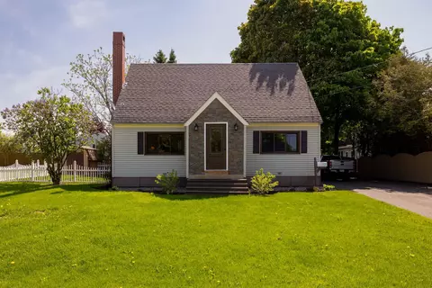 15 Willard St, Houlton, ME 04730