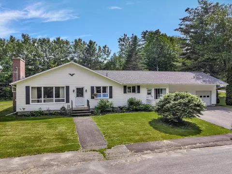 8 Rockwood Rd, Augusta, ME 04330