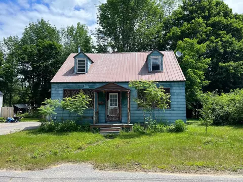 750 Somerset St, Rumford, ME 04276
