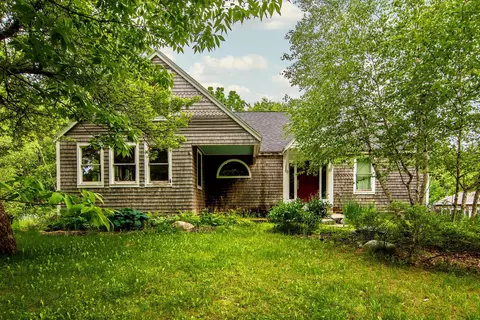 658 Pleasant St, Blue Hill, ME 04614