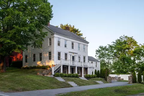 35 E Main St, Yarmouth, ME 04096