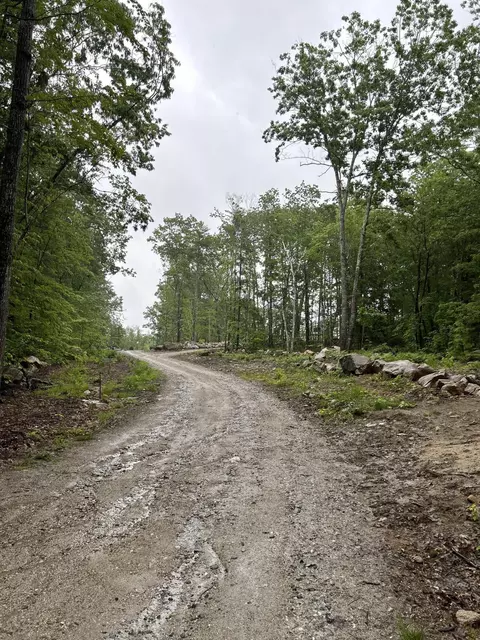 5 North Raymond Road, Raymond, ME 04071