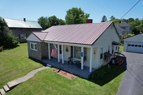 97 Main St, Baileyville, ME 04694