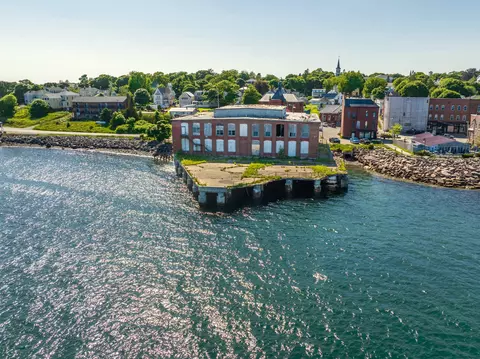 4 13 15 Sea St, Eastport, ME 04631
