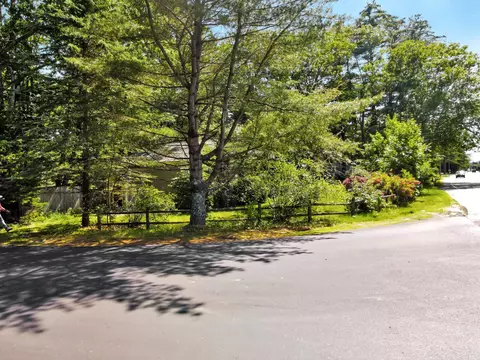 85 Middlesex Rd, Topsham, ME 04086 photo 1