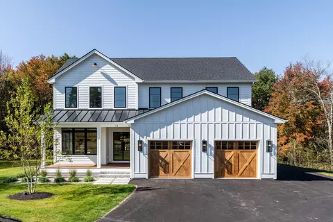13 Kismet Ln, Falmouth, ME 04105