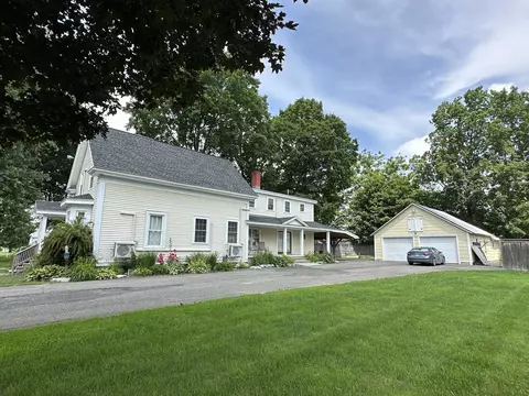 70 School St, Houlton, ME 04730