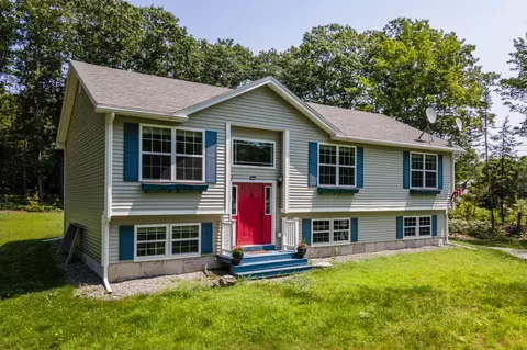 88 High Point Pl, Bradley, ME 04411
