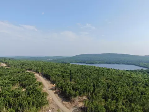 1 Overlook Dr, Lincoln, ME 04457