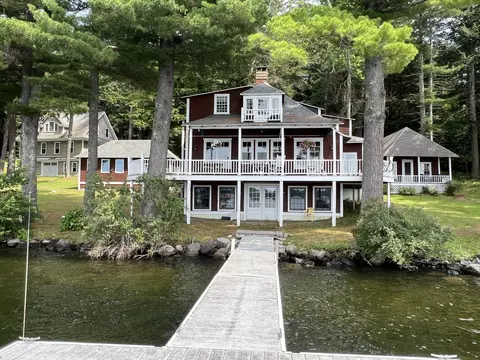 2 Pine Tree Ln, Manchester, ME 04351