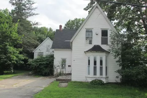 77 Elm St, Mechanic Falls, ME 04256
