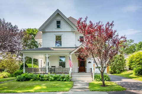 66 Beech St, Rockland, ME 04841