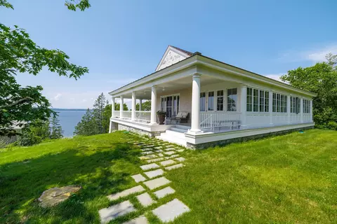 51 Harborside Rd, Brooksville, ME 04642