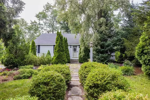 18 Portland Rd, Kennebunk, ME 04043