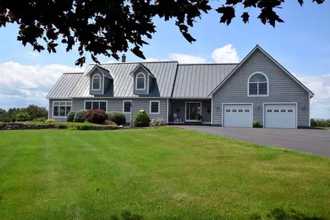 18 River Rd, Madison, ME 04950