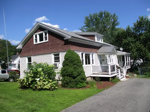 46 Prospect St, Topsham, ME 04086
