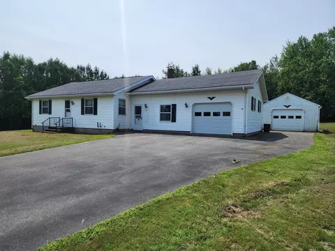 10 Prospect St, Searsport, ME 04974
