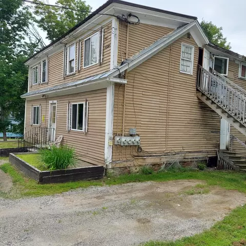 165 Middle St, Farmington, ME 04938