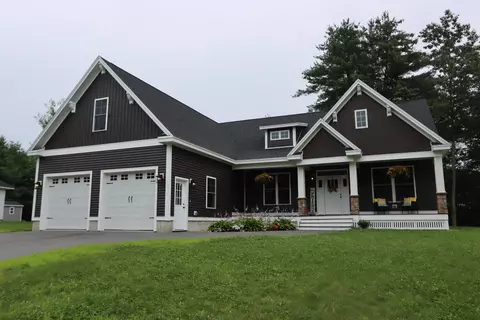 10 Macadamia Ln, Lewiston, ME 04240