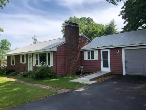 19 Woodside Dr, Cumberland, ME 04021